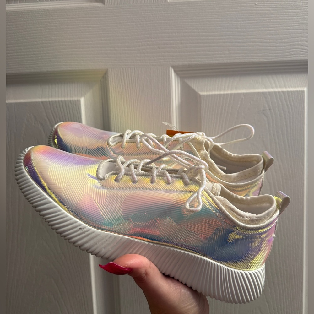 Roxy Rose Women’s Iridescent Sneakers Size 9- NWT! 👟💅